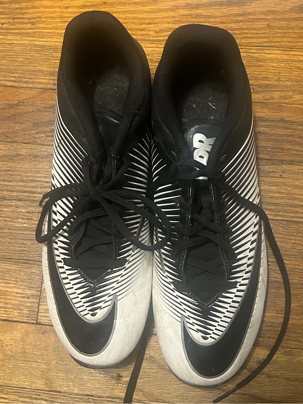 Nike Men's Black and White Athletic Shoes